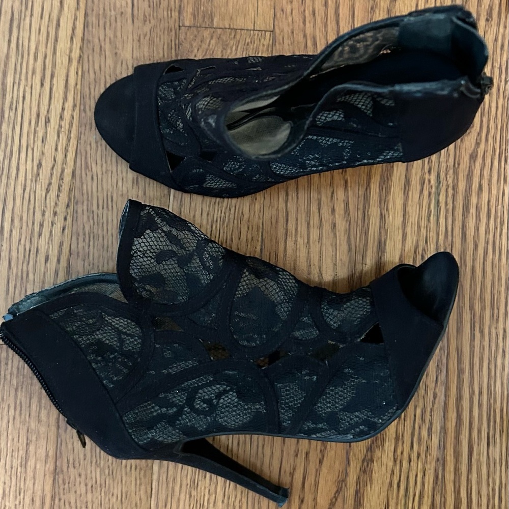 Womens Steve Madden lace heels, sz 6